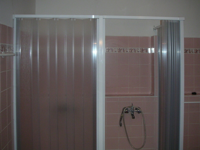 Sprchový kout Akvabel - jedny dveře otevřeny