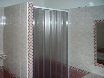 sprchové dveře - horní část - zataženo