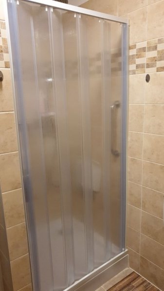 sprchové dveře - zavřeno