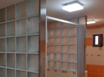sprchové dveře - bezbariérový vstup - horní detail