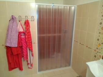 sprchové dveře - instalace na podlahu - zataženo