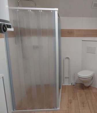 sprchový kout s montáží na podlahu, boční pohled