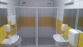 sprchové kouty dvojité (koupelna 2) - zataženo